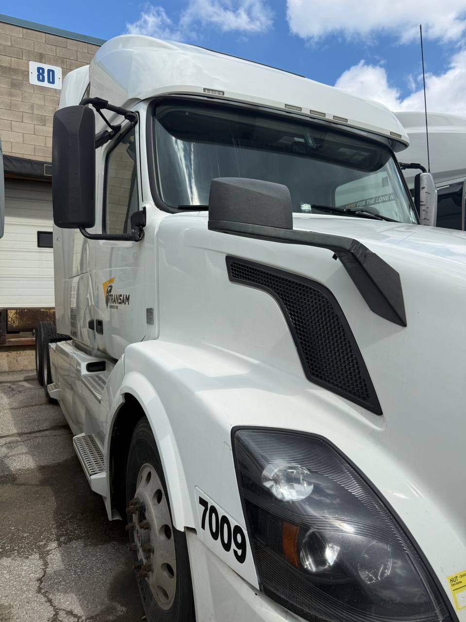2018 Volvo VNL — photo 2 of 10