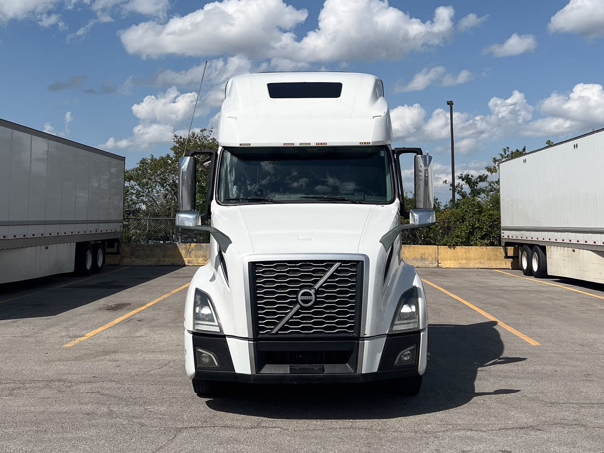 2019 Volvo VNL 760 — photo 4 of 13