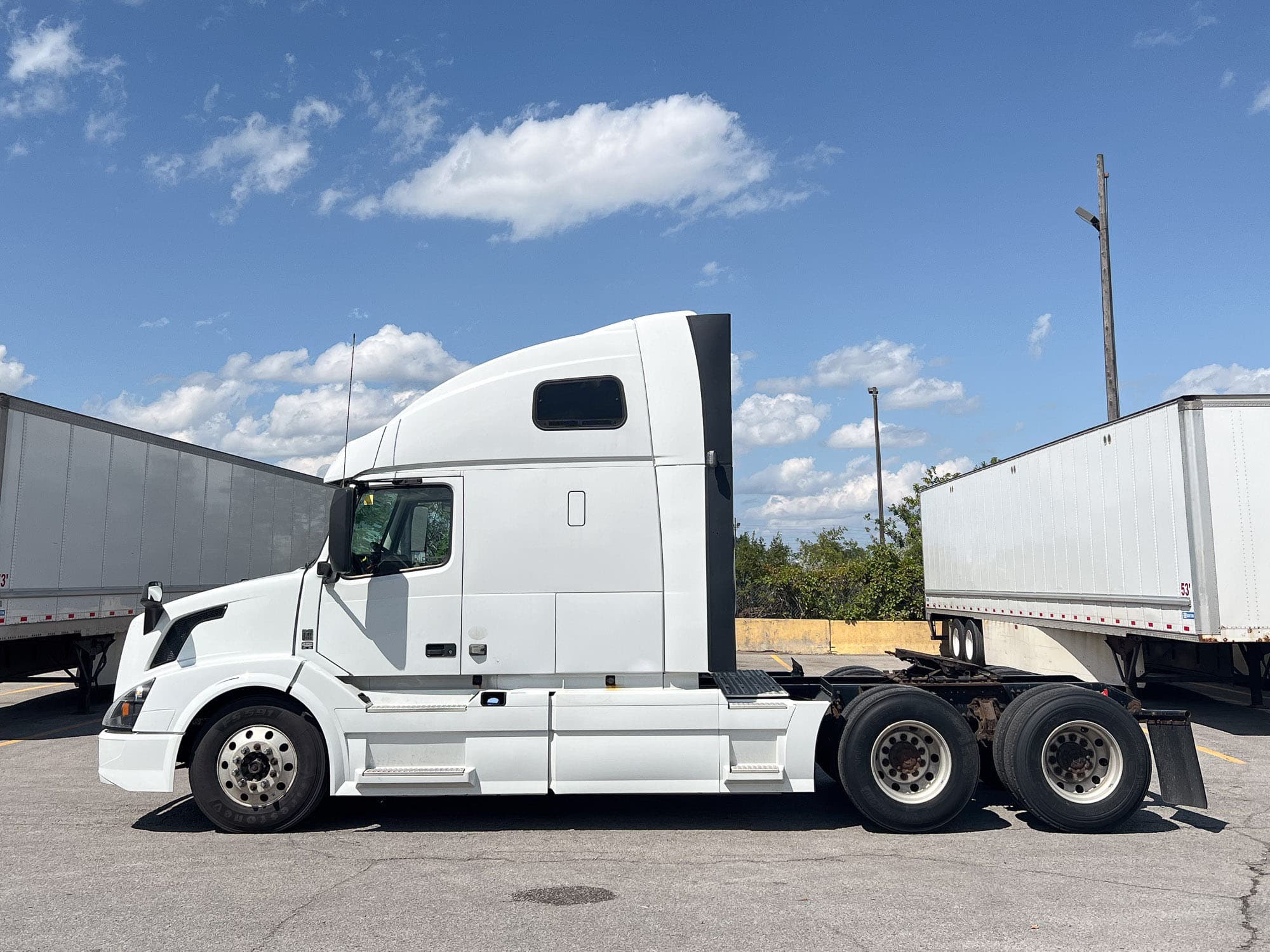 2018 Volvo VNL 670 — photo 2 of 13