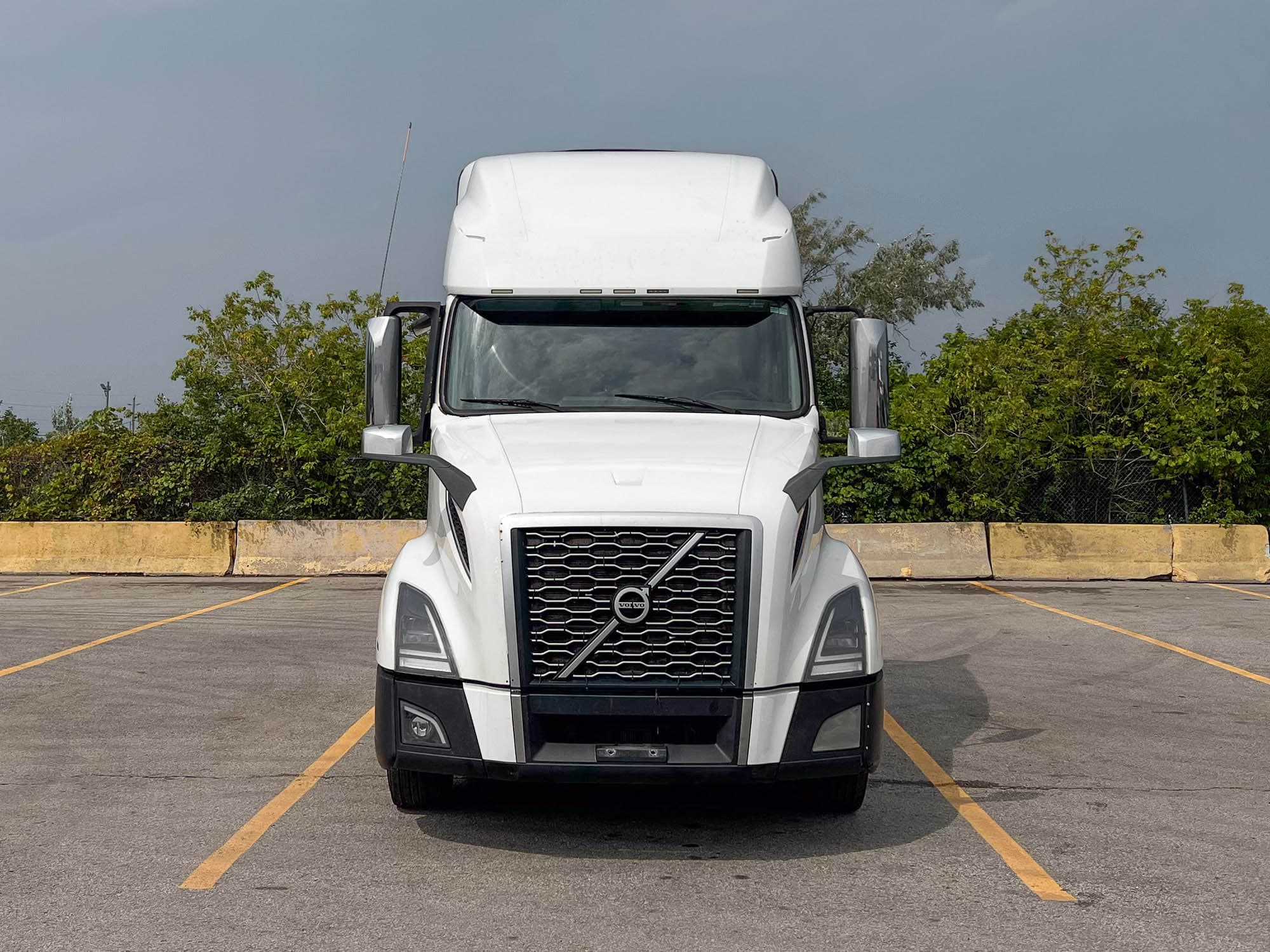 2021 Volvo VNL 760 — photo 4 of 16