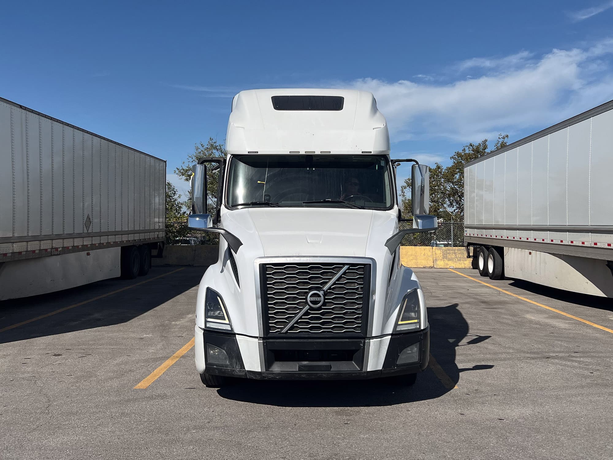 2019 Volvo VNL 760 — photo 3 of 13