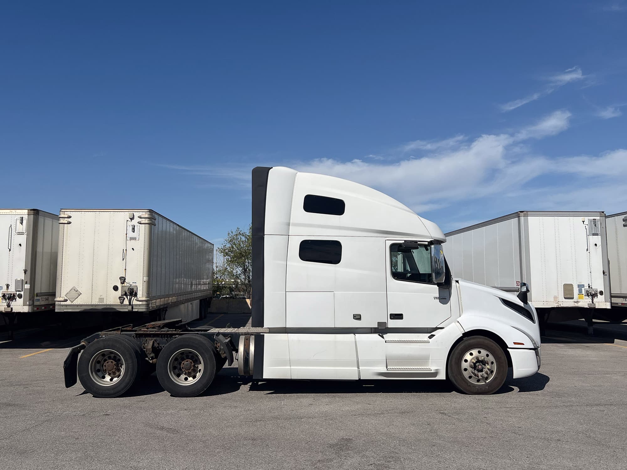 2019 Volvo VNL 760 — photo 4 of 13